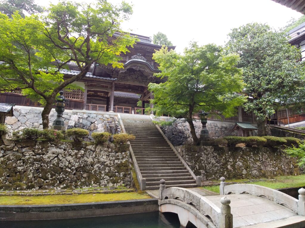 雨の永平寺